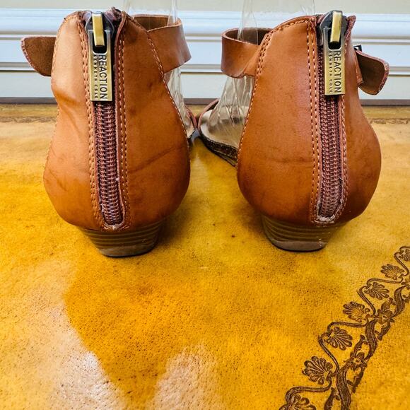 Kenneth Cole Great City Gal Toffee Cognac Vegan Leather Wedge T-Strap Sandals 8 - Picture 10 of 13